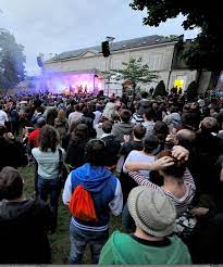 Bouh fera d'abord une halte à l'institut médico social à 14h45 et sera ensuite sur la scène du champs des oiseaux à 16h45. Fete De La Musique 2015 Dans Le Val De Marne Programme Complet 94 Citoyens