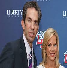 1970/1971) is an american journalist for the fox news channel. Shannon Bream Is Living A Blissful Married Life Husband Sheldon Bream Happy Couple