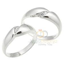 Apakah saat ini kamu merasa kebingungan untuk memberikan cincin tunangan dengan model dan desain apa yang bagus untuk pasangan kamu? Cincin Kawin 2015