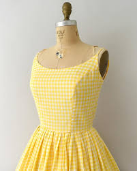 In Love With This Perfect 1950s Yellow Gingham Sundress 36 28 Free Sweetbeefinds Summerstyle Yel Yellow Sundress Vintage Summer Fashion Sundress