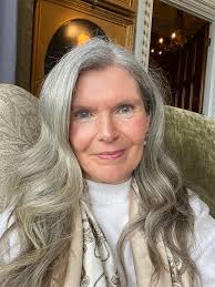 Speak in such a way that others love to listen to you. Listen in such a way  that others love to speak to you ♥