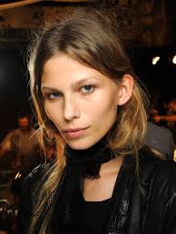 Shoulder length haircuts allow for many styling and coloring options. Look Now Grunge Hair Allure