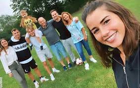 Trotzdem gibt es auf instagram nun die ersten hinweise! Sarah Lombardi Und Julian Buscher Der Nachste Schritt Ist Getan Lombardi Sarah Lombardi Let S Dance