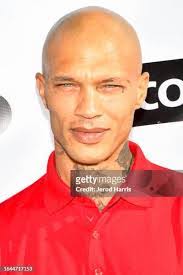 Sally Meeks's Instagram, Twitter & Facebook