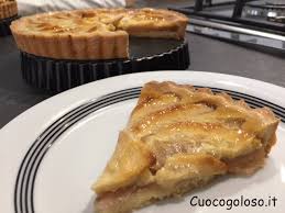 Crostata con mele e marmellata. Crostata Di Confettura Di Fragole E Graten Di Mele