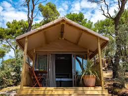 Hier ist die liste von campingplätzen in kroatien, wo unsere glamping lodgezelten liegen. Glamingzelt Mini Lodge Arena One 99 Glamping Premantura Pula Istrien