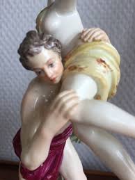Bernini was only 23 years old at its completion. Meissen L Enlevement De Proserpine Groupes Figurines Porcelaine Biscuits