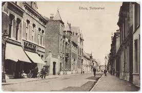 1915 Stationsstraat Richting Spoorlaan Aan De Linkszijde V L N R De Bakkerij Van Verbiesen De Slagerij Van Moors Voorbij Het Poort Foto Oude Foto S Foto S