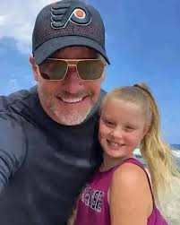 My daughter is greeting you. She said she loves you💐🌹 Can you take good  care of her? I want to get her a step mother 🌹🌹🥰 Say hi to her please