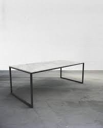 het stalen onderstel van de hugo eettafel is de eenvoud zelf het onderstel in staal past perfect bij een blad in wit marm meubel ideeen eettafel tafel op maat