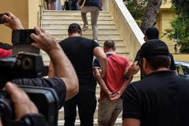 Η εντυπωσιακή, πέτρινη κατοικία στη σέριφο που μοιάζει με φίδι και γίνεται ένα με το φυσικ. Stis Fylakes Tripolhs O 27xronos Krhtikos Ta Nea