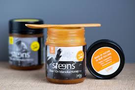 Over 80% of honey sold around the world as manuka honey is fraudulently labelled! Skyr Cake With Manuka Honey Roasted Figs Mondomulia