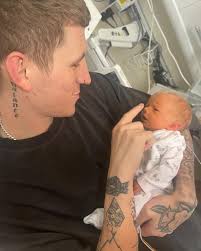 Hunter Alexander Evans 💙👶🏼 25/4/2023 🗓️ 09:53am 🕙 5lbs11 💪🏻 Here he  is. The little hungry, happy, grumpy drama queen 💙 Thank you to each and  every single person for all the