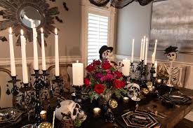 Romantic Gothic Halloween Dinner Table Setting In 2020 Halloween House Party Decorations Halloween Table Settings Halloween Party Themes