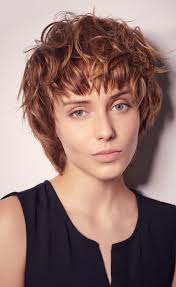 Coupe cheveux mi courts femme. Coiffure Femme Mi Courte