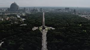 Von shooter über strategie bis hin zu renn games bin ich und meine leute vertreten.gerne könnt ihr auch mit zocken, einfach kurz anfragen übern chat dann können wir das gern klären. Visions Of Alt Berlin In Man In The High Castle Bloomberg