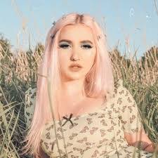 Jennifer Boardman's Instagram, Twitter & Facebook