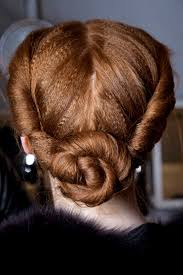 Lll haare selber schneiden für mittellange und lange haare hair artist zeigt wie man einen stufenschnitt selber schneiden kann klick! Oktoberfest Die Schonsten Frisuren Zum Dirndl