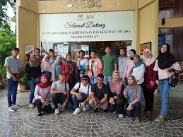 Beliau berpengalaman luas dalam menggunakan online tools. Semoga Kolej Komuniti Bukit Beruang Melaka Malaysia Facebook