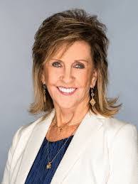 Nicole Hostetter's Instagram, Twitter & Facebook