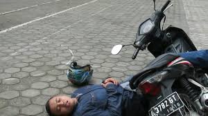 Buatlah pertanyaan terkait isi laporan wayang tersebut, seperti: Iklan Produk Dan Layanan Masyarakat Tugas Bahasa Jawa Youtube