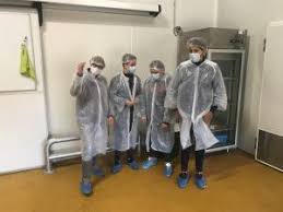 Visite De La Fabrique De Beurre Le Vieux Bourg De Ploeuc Sur Lie College La Grande Metairie Ploufragan