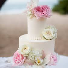 An Intimate Wedding On The Beach In Hawaii Wedding Cake Roses Petite Wedding Cakes Wedding Cakes
