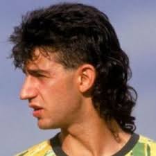 Namun lain hal tersebut tak membuat para penikmat rambut khas orang asia yakni pangkasan potong rambut mandarin beralih dari khas potongan rambutnya. 54 Ide Style Potongan Rambut Gondrong Tapi Rapi