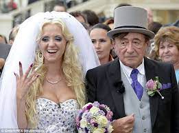 Zobacz, jak jej życie zmieniło się cathy schmitz richard lugner foto: Playboy Bunny Cathy Lugner Divorces Her Billionaire Husband Daily Mail Online