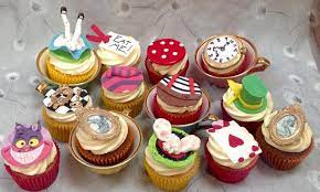 Alice in wonderland inspired decorated cookies. Alice In Wonderland Cupcakes Cake By Niamh Geraghty Cakesdecor