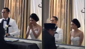 Posted on january 7, 2019 by makendol leave a comment. Ryuji Utomo Menikah Tanpa Pelaminan Gaun Pengantin Seksi Istri Jadi Sorotan Cumicumi Com Line Today