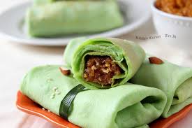 Cut the pandan leaves up and blend them with a little water. Pandan Crepe With Sweet Coconut Filling