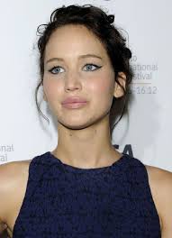 Jennifer lawrences film haare kosten 21 000 promiflash de. Love The Style And The Little Wisps Around Her Face Frisuren