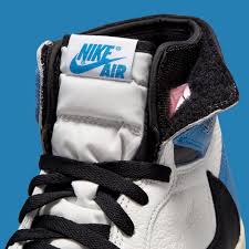 Travis scott has collaborated with jordan brand on a few air jordan 4s and now we have a first look at his upcoming air jordan 1. Jordan 1 High Travis Scott X Fragment Military Blue Dead Stock