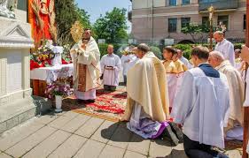Традиции праздника у католиков, открытки, и поздравления в анимации. 30 Maya Zapadnye Hristiane Prazdnuyut Den Svyatoj Troicy Iskrenne Pozdravlyaem Vseh Katolikov Rusinskij Mir Rusinskij Mir