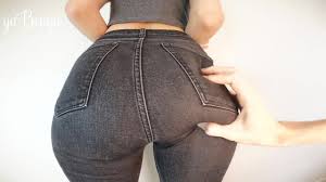 MON ÉNORME CUL SEXY EN JEANS