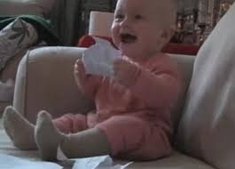 Un bebeluș care este alimentat cu lapte praf va mânca probabil mai rar. Videoclipul Cu Un Bebe Razand Face Senzatie Pe Internet Feminis Ro Inspiratie Zi De Zi