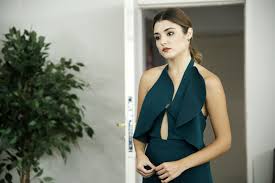 Başrollerini burak deniz ve hande erçel'in paylaştığı aşk laftan anlamaz dizisi ilk bölümü ile hayal kırıklığı yarattı. Episode 1 13 2016