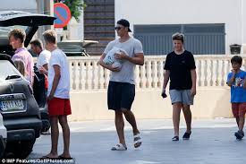 Manuel peter neuer (* 27. Manuel Neuer Touches Down In Ibiza As German No 1 Looks To Leave Nightmare World Cup Behind Him Express Digest