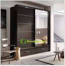 Selain itu, lemari dengan sliding door ini dirasa jauh lebih aman, sebab tidak akan mungkin ada seseorang yang. Model Lemari Pintu Geser Pagar Rumah