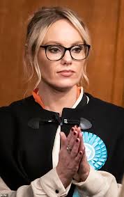 The apprentice star michelle dewberry has shared a beautiful photo of her newborn son as he spends his third week in hospital. The Apprentice S Michelle Dewberry Is Consoled By Boyfriend As Her Brexit Party
