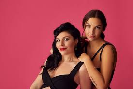 Music video by giusy ferreri performing non ti scordar mai di me. Elettra Lamborghini E Giusy Ferreri Selvagge E Ballerine Nel Video De La Isla