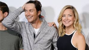 American actress kate hudson has become a proud mother of three! Kate Hudson And Oliver Hudson S Dad Disowns Them Dead To Me Now Hollywood Reporter
