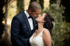 C'est un exercice photographique particulier, très codé et effectué par des photographes professionnels dont c'est l'activité principale. Tarifs Photographe Mariage Lyon Cecile Creiche Photo Reporter De Mariage