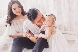 Quế ngọc hải lập công giúp tuyển việt nam bảo toàn ngôi đầu bảng g. Quáº¿ Ngá»c Háº£i Má»«ng Tuá»•i Má»›i Báº±ng Bá»™ áº£nh Háº¡nh Phuc Ben Vá»£ Con Ngoi Sao