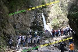 Babele sunt formaţiuni stâncoase situate în apropiere de vârful baba mare (altitudine 2292 m), situat în masivul bucegi din carpaţii meridionali, important obiectiv turistic. Obiective Turistice Busteni Ziar De BuÈ™teni