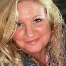 Es tiempo para celebrar! ¡Embrace Grace ya está disponible en español! Que  the happy dance...we have a special announcement! Embrace Grace curriculum  is now available in Spanish!🎉 This is HUGE! We are