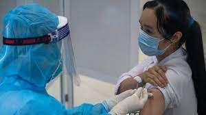 Lịch tiêm vaccine covid gồm mấy mũi?… đang là những câu chuyện được hàng triệu người quan tâm. Viá»‡t Nam Them 2 Ca Pháº£n á»©ng Náº·ng Khi Tiem Vaccine Astrazeneca Bbc News Tiáº¿ng Viá»‡t