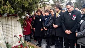 She graduated from ankara college and faculty of political sciences of ankara university. M Irem Afsin On Twitter Ugurmumcu Cebeci Mezarligi Ndaki Anmaya Esi Guldal Mumcu Kizi Ozge Mumcu Aybars Damadi Evren Aybars Ve Oglu Ozgur Mumcu Ile Vakif Calisanlari Ve Vatandaslar Katildi Https T Co Avaqhfwmiw