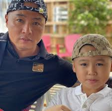 Con cua đực suốt đời tình chung Hình ảnh cua chồng bảo vệ cua vợ khi thay  vỏ (nghe người ta nói khi cua chồng thay vỏ thì cua vợ sẽ dẫn